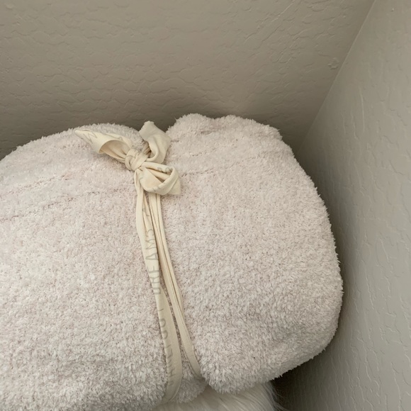 Barefoot dreams blanket - Picture 2 of 2